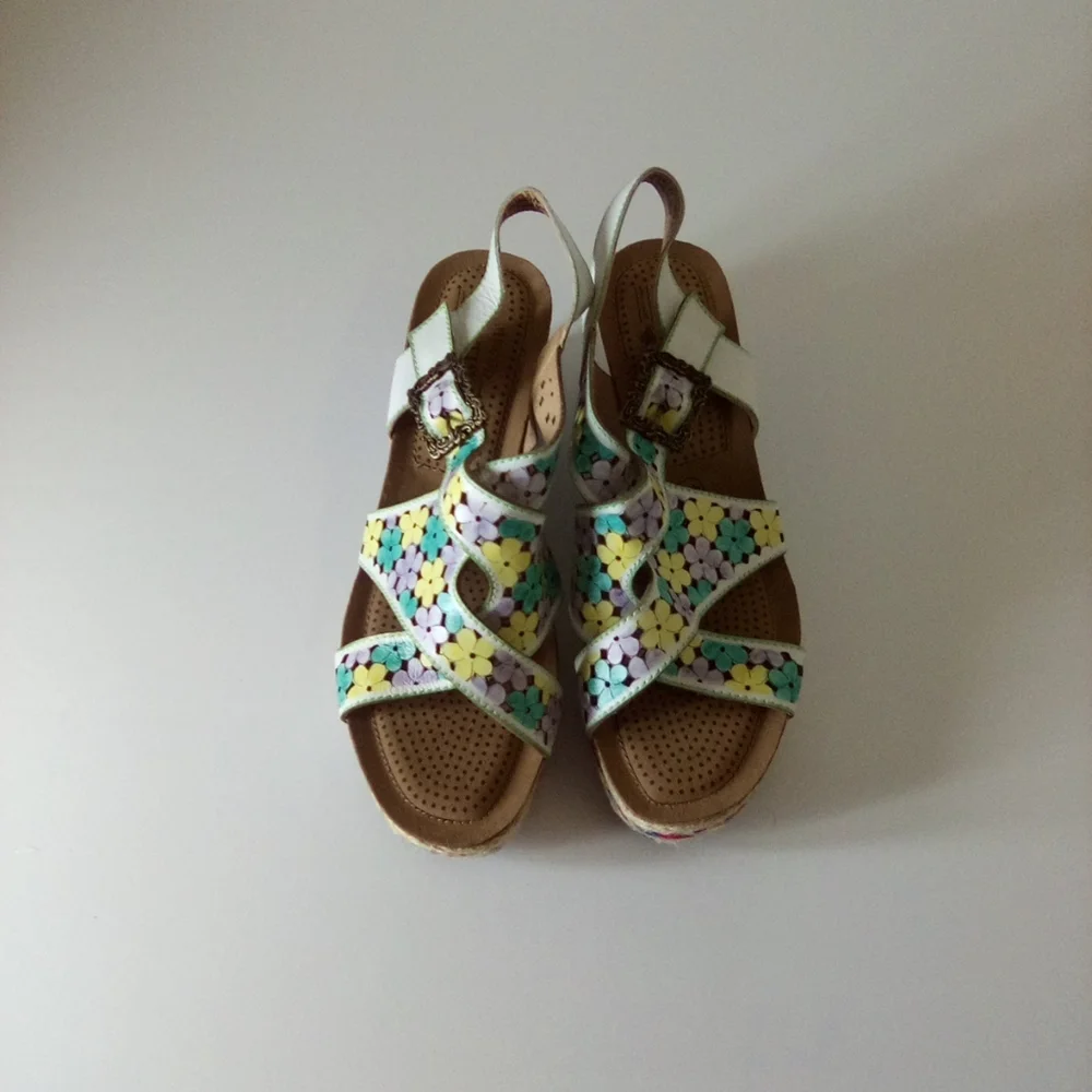 L'artiste Floral Platform Sandals with Buckle Size 41